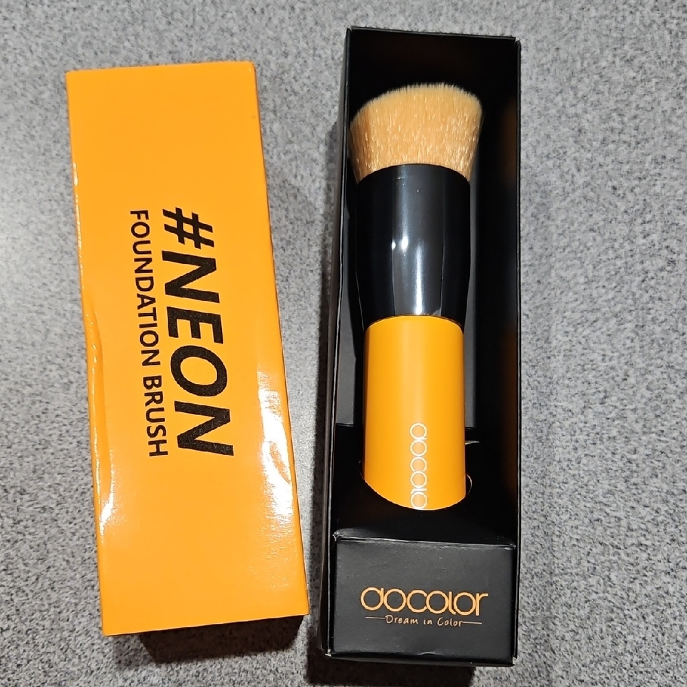 Neon Foundation Brush - Orange